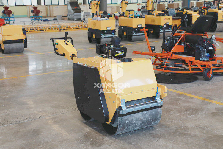 壓路機(jī)前面的大滾筒，里面到底裝著什么？